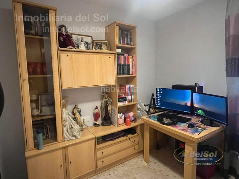 Foto 23ba29f4-f5f4-418d-bf40-8c17c34cd255. Piso en calle pintor cipriano maldonado 95 en Poniente-Faro Torre del Mar