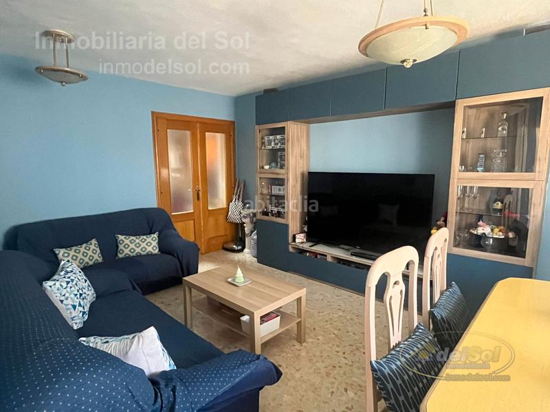 Foto 23f2a6be-b01b-4305-ae4e-e1a372691b38. Piso en calle pintor cipriano maldonado 95 en Poniente-Faro Torre del Mar