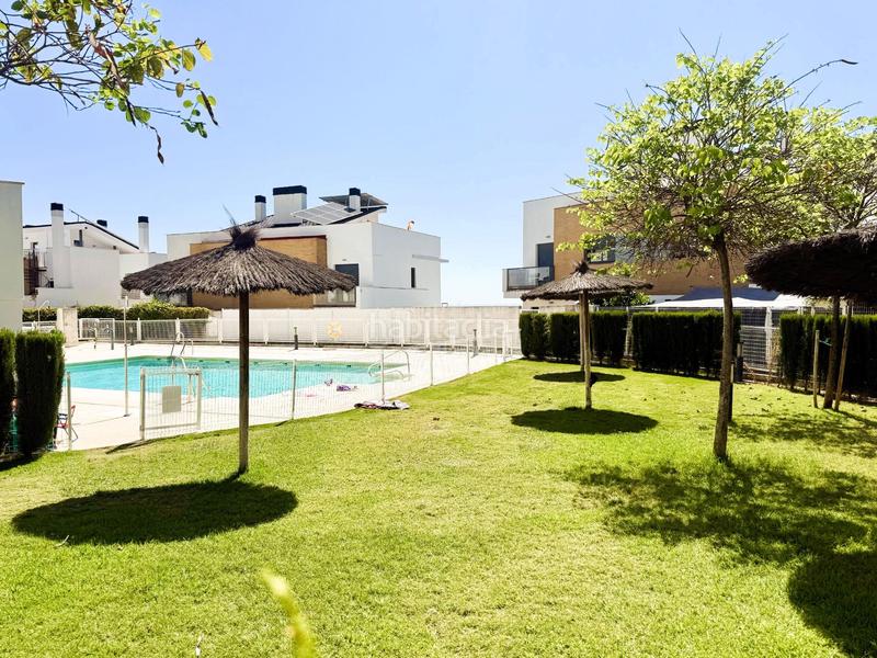 Foto b61f6bd7-b6c2-4f8f-a91e-9f40d34fcf8a. Casa a schiera con parcheggio in Las Pajanosas Guillena