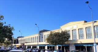 Lloguer Oficina  Avenida amercio vespucio. Oficina amplia luminosa climatizada con plaza de garaje en edifi