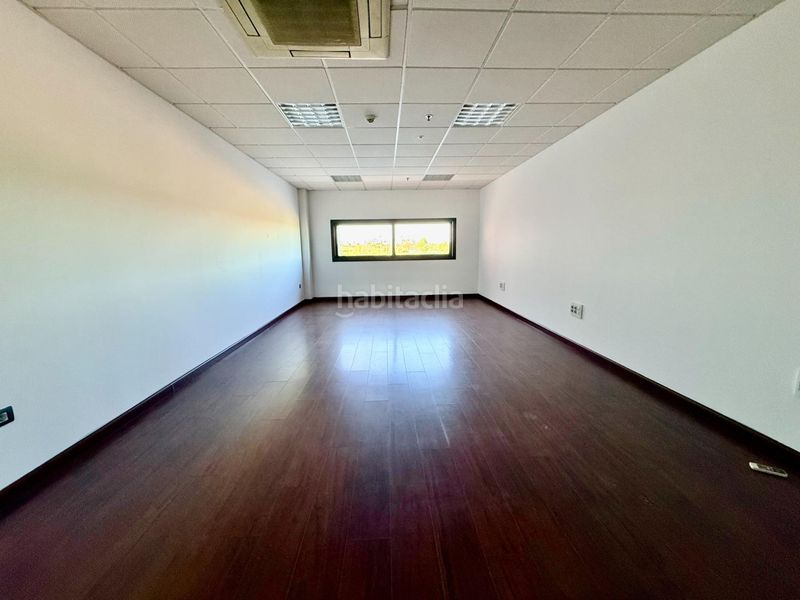 Foto c835e314-ad5a-45a7-87ff-67a794833ac9. Ufficio in Salteras