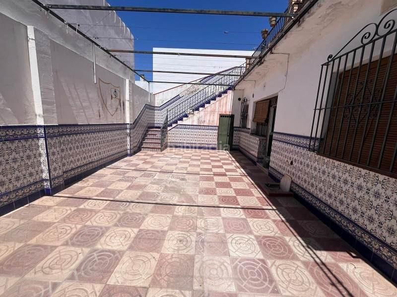Foto 5f636bb5-0c06-4cbf-969d-3cd0417b9801. Casa adossada a Umbrete