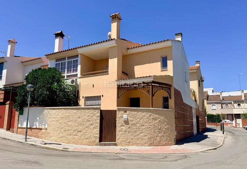 Foto b93ad8e7-2c9d-4039-bfd9-204b2c9aee53. Casa adossada amb aparcament a Morón de la Frontera