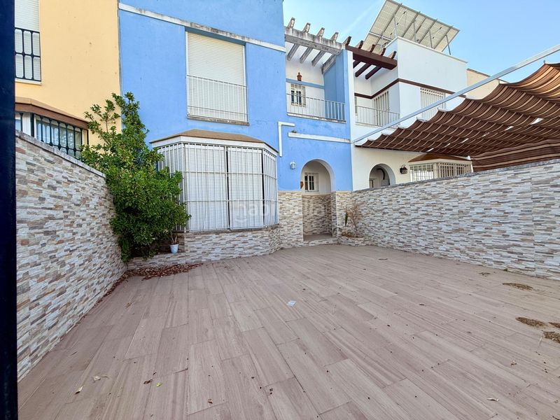 Foto 65daa10b-e8cb-4a78-bed7-e964be19d0b0. Casa amb aparcament a Gerena