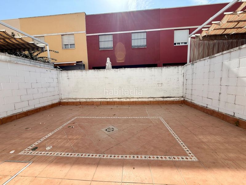 Foto f6017f69-cb54-4449-b889-33b6a0527757. Casa amb aparcament a Gerena
