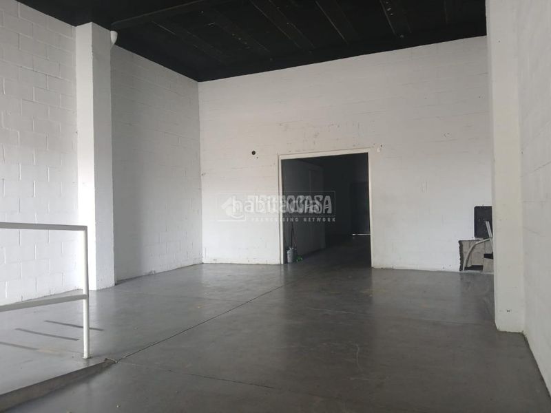 Foto 822b112a-8045-4a99-89fa-ebb7e6e499e0. Local comercial a Parque Alcosa Sevilla