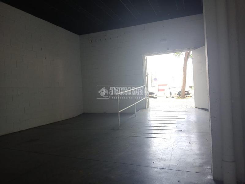 Foto 8b816fd1-04ef-4071-bee0-3484aea3b2d8. Local comercial  en venta en Parque Alcosa Sevilla