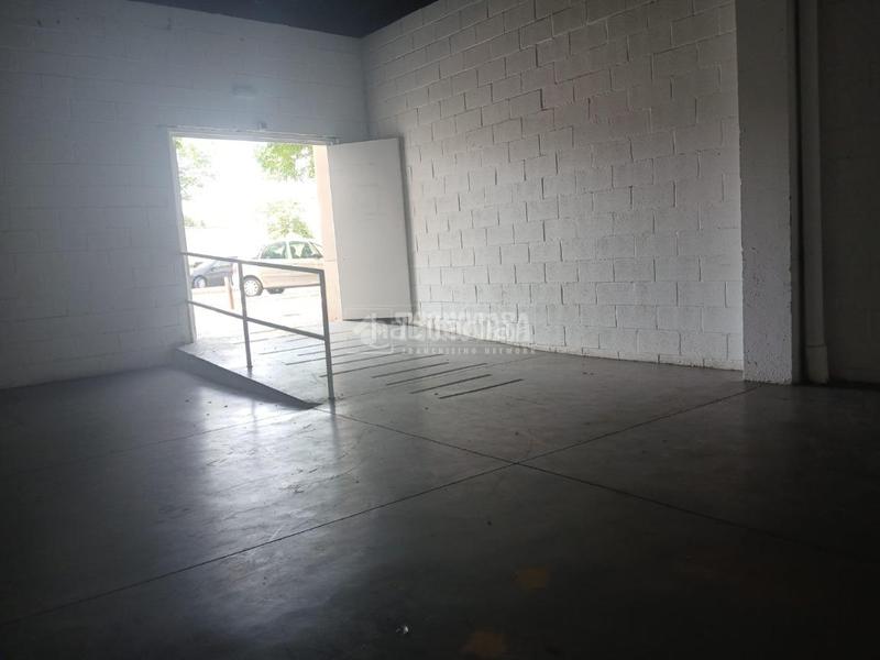 Foto b4f04108-669a-462e-88cf-14df7161e0a5. Local comercial  en venta en Parque Alcosa Sevilla