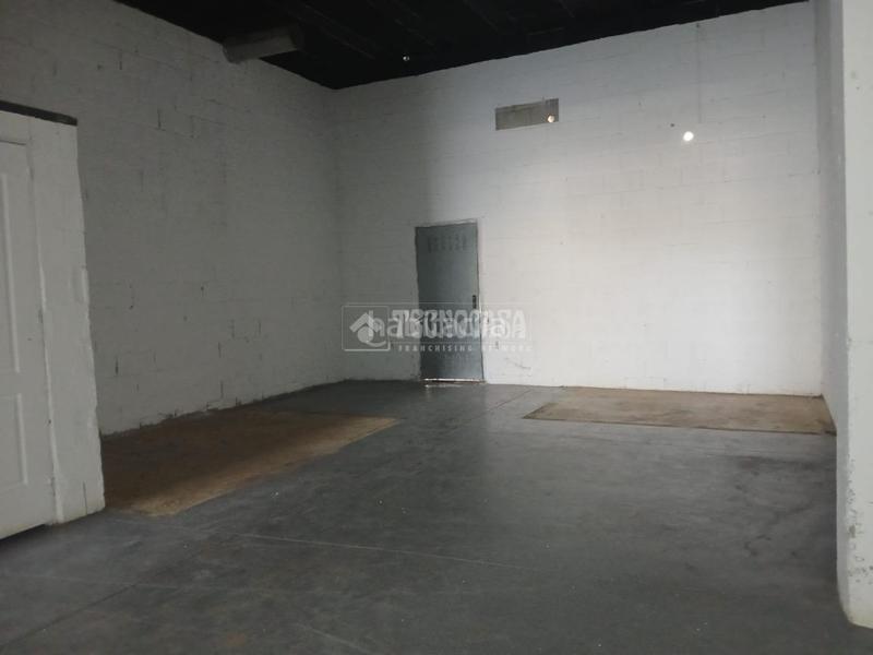 Foto b52918fd-377d-4b64-8e0c-3c234cedf6dd. Local comercial  en venta en Parque Alcosa Sevilla