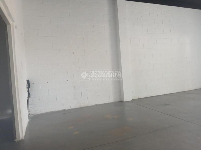 Foto c8213355-9482-4f6b-8ee4-66cacdc01512. Local comercial  en venta en Parque Alcosa Sevilla