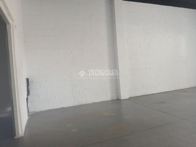 Foto cf8c8510-cd84-409b-bd72-077b2f14a74b. Local comercial a Parque Alcosa Sevilla
