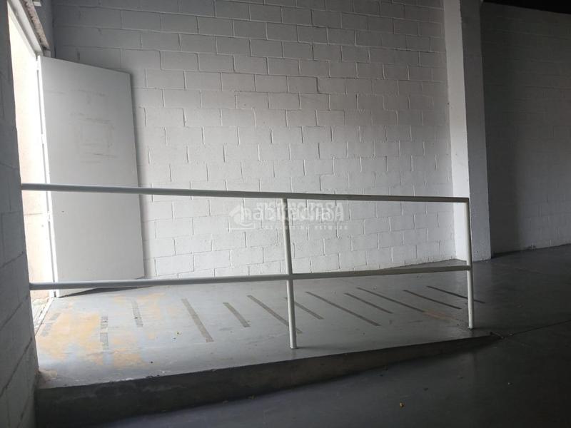 Foto d0460930-96bd-4e4f-a5f7-07c371840f4f. Local comercial  en venta en Parque Alcosa Sevilla