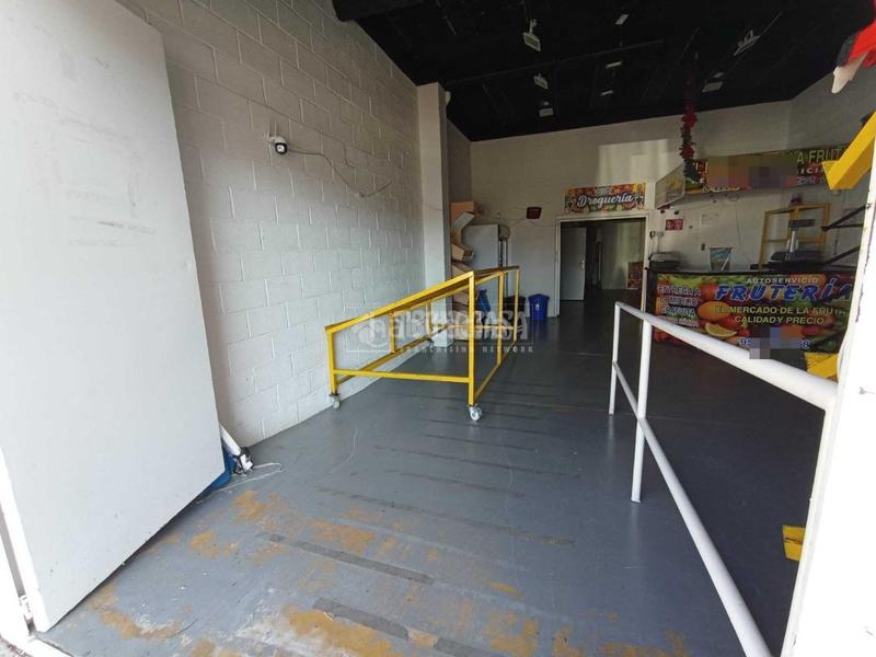 Foto 29986906-bd25-4436-b221-d87939a0cd4d. Affitto locale commerciale in Parque Alcosa Sevilla