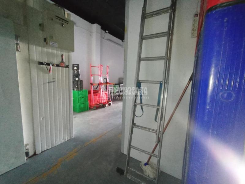 Foto cfaa4e72-fbcb-4b96-bc53-57a8f0477a44. Location local commercial dans Parque Alcosa Sevilla