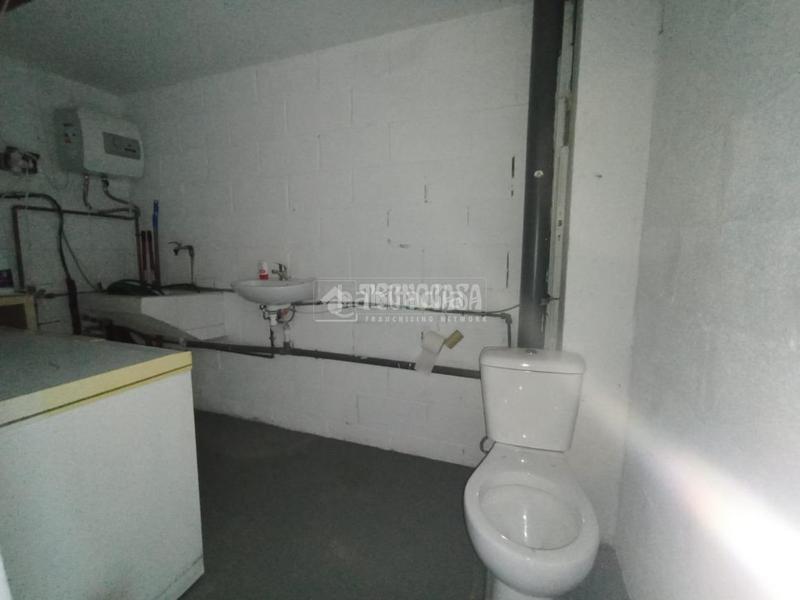 Foto 07b2c901-a277-4018-9488-2cdedc0284ab. Rent business premise in Parque Alcosa Sevilla