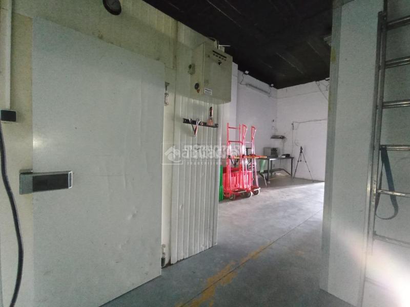 Foto 0e645c80-7c77-49c7-8c90-b41d23ddec89. Rent business premise in Parque Alcosa Sevilla