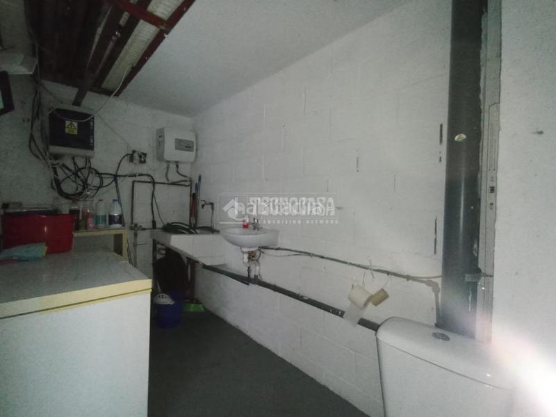 Foto bdf2ec51-c801-413b-8a4b-f8d717ceaabd. Rent business premise in Parque Alcosa Sevilla