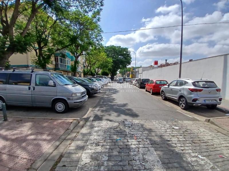 Foto befcbeb0-3e1e-4b2c-99b1-b9ca1bec0914. Parking coche boxplaza de garaje en venta en Parque Alcosa Sevilla