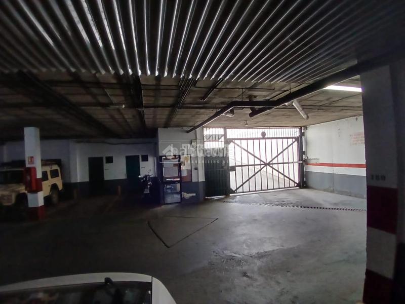 Foto d808b410-8ce2-4270-b0d6-b1758815fbbc. Parking coche boxplaza de garaje en venta en Parque Alcosa Sevilla