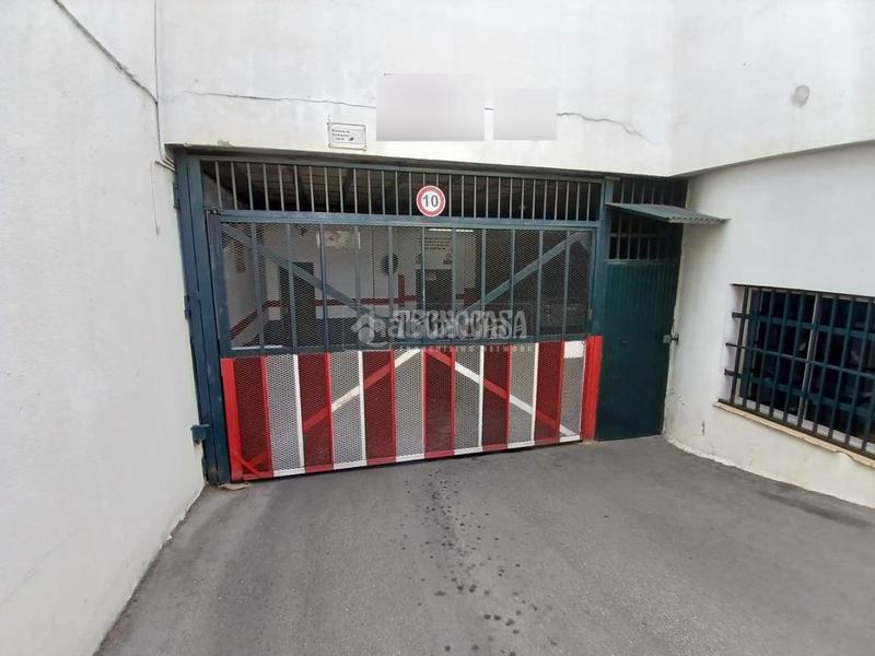 Foto f774f432-e125-484e-8098-57713d024bd1. Parking coche boxplaza de garaje en venta en Parque Alcosa Sevilla