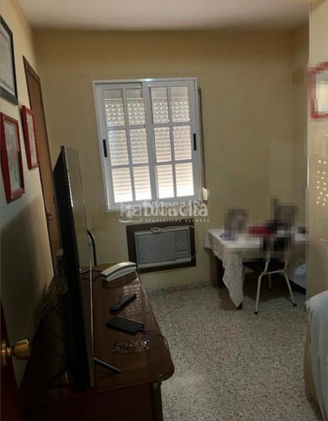 Foto 544af9d6-059d-4503-9dea-4c4408cb5f2a. Appartamento con riscaldamento in Parque Alcosa Sevilla