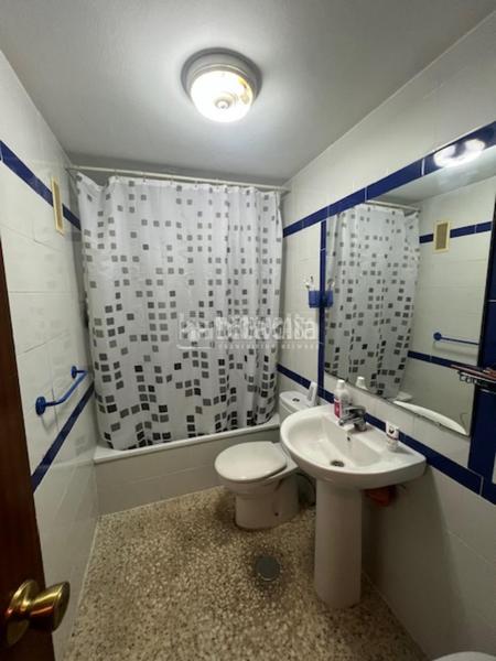 Foto d0d51a62-5131-4ed9-b387-11ef252e475d. Appartamento con riscaldamento in Parque Alcosa Sevilla