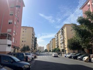 Pis en Parque Alcosa. Piso en venta en sevilla