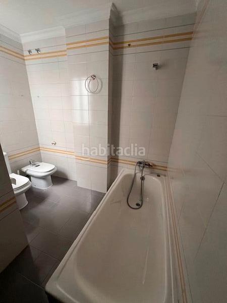 Foto f98a1958-0db8-43cc-b200-4ab6529296e0. Rent flat with heating parking in Centro Huelva