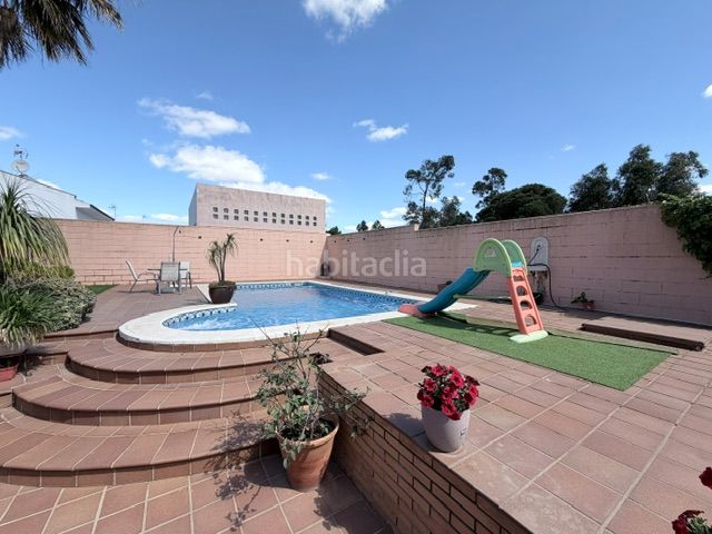Foto 34b53ecc-128b-48f2-aab7-e57d47c365ce. Xalet amb xemeneia calefacció aparcament piscina a Palos de la Frontera
