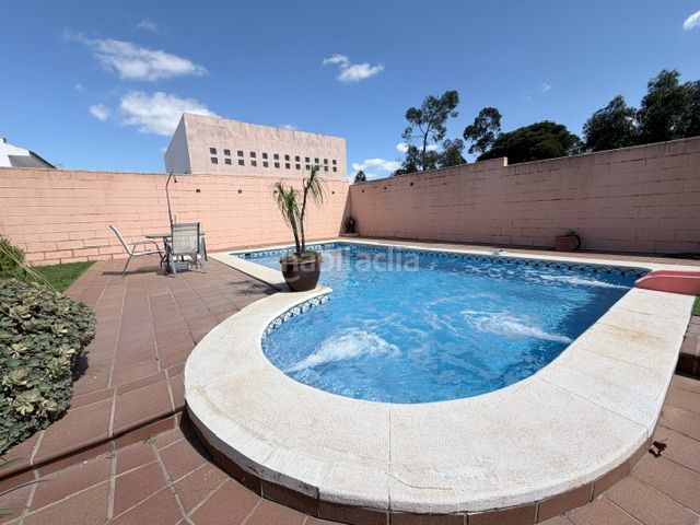 Foto e8c35816-653e-459f-a45e-2f1b41fbf9c3. Xalet amb xemeneia calefacció aparcament piscina a Palos de la Frontera