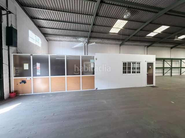 Foto f3b8c08f-46f3-4762-84a1-e2aaad247fd3. Nau industrial a Nuevo Parque - Los Rosales - Tráfico Pesado Huelva