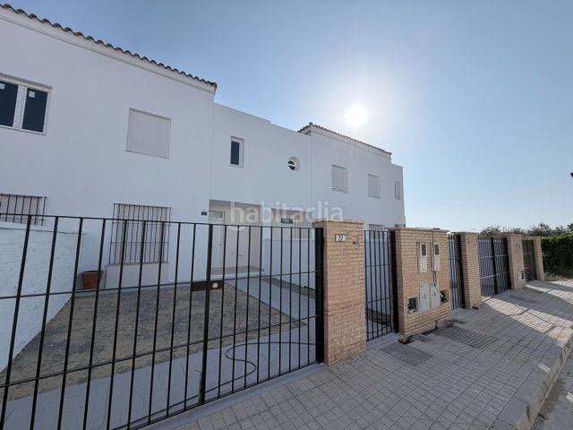 Foto cd3c048b-88c0-41b3-95da-0b133ee63934. Casa amb aparcament a Manzanilla