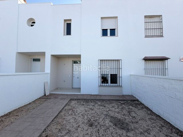 Foto f601dc1f-ce21-4caf-9a7c-9b07da48a0ee. Casa amb aparcament a Manzanilla
