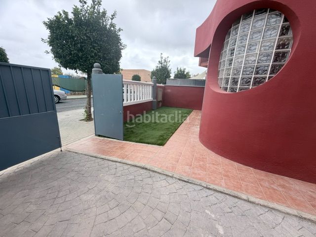 Foto 12db9a90-851d-4642-8299-8755a61fa865. Casa adossada amb xemeneia aparcament a Corrales Aljaraque