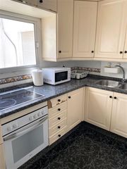 Rent Flat in Triana Este. Triana este, junto a boca de metro del parque de los príncipes.