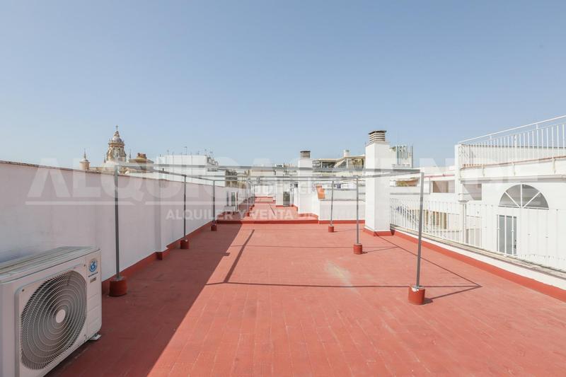 Foto 242f62f0-1580-4bbe-8d09-4537a3856f28. Etagenwohnung mit heizung pool in Alfalfa - Santa Cruz Sevilla