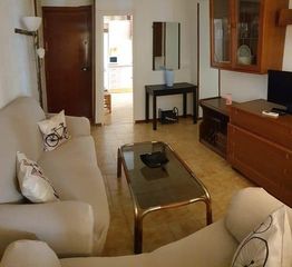 Miete Etagenwohnung in El Torrejón - El Cerezo. Macarena. excelente piso amueblado con 3 habitciones para estudi