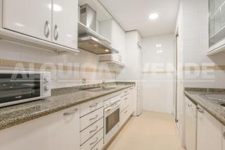 Affitto Appartamento in Camas. Tomares. excelente vivienda en zona residencial con piscina y pl
