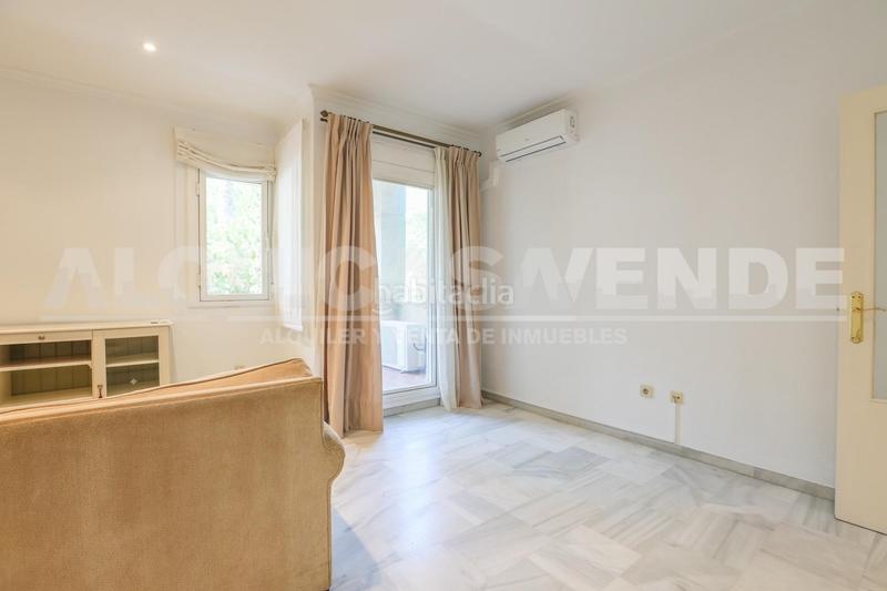 Foto 4d5c4a23-425e-45bc-8248-f09656533005. Alquiler piso tomares. excelente vivienda en zona residencial con piscina y plaza de garaje. en Camas
