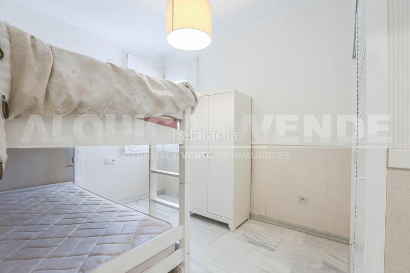 Foto 6db8a2f6-27ef-45a7-911d-e725bfa455c1. Alquiler piso tomares. excelente vivienda en zona residencial con piscina y plaza de garaje. en Camas