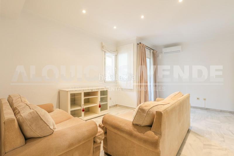 Foto 87e22244-2b55-40be-b918-44b8ac0f5427. Alquiler piso tomares. excelente vivienda en zona residencial con piscina y plaza de garaje. en Camas