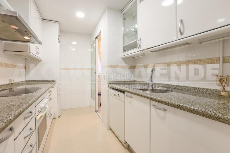 Foto 9e7c9105-24e3-4d51-94f1-ca09751939db. Alquiler piso tomares. excelente vivienda en zona residencial con piscina y plaza de garaje. en Camas