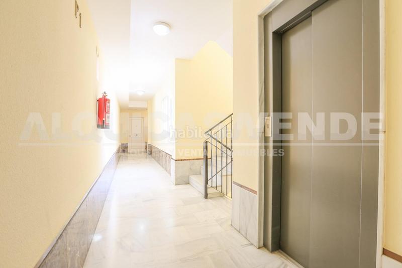 Foto c3f06cab-26cc-432b-8c52-fbfd6c4af376. Alquiler piso tomares. excelente vivienda en zona residencial con piscina y plaza de garaje. en Camas