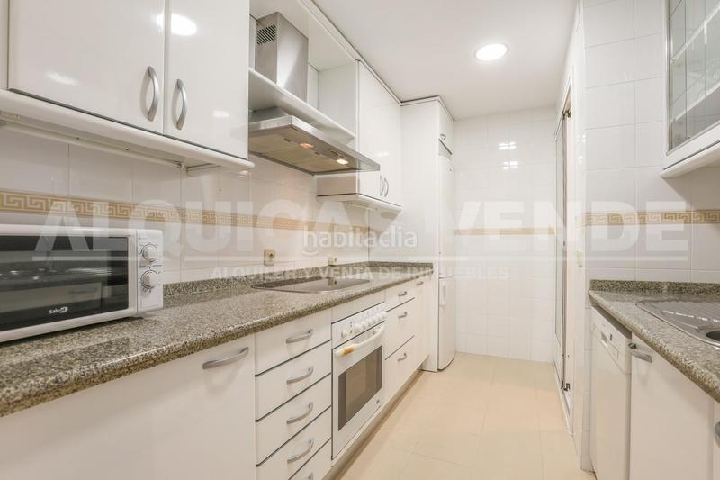 Foto d615a787-b622-450a-a505-d1da2f2fc51c. Alquiler piso tomares. excelente vivienda en zona residencial con piscina y plaza de garaje. en Camas