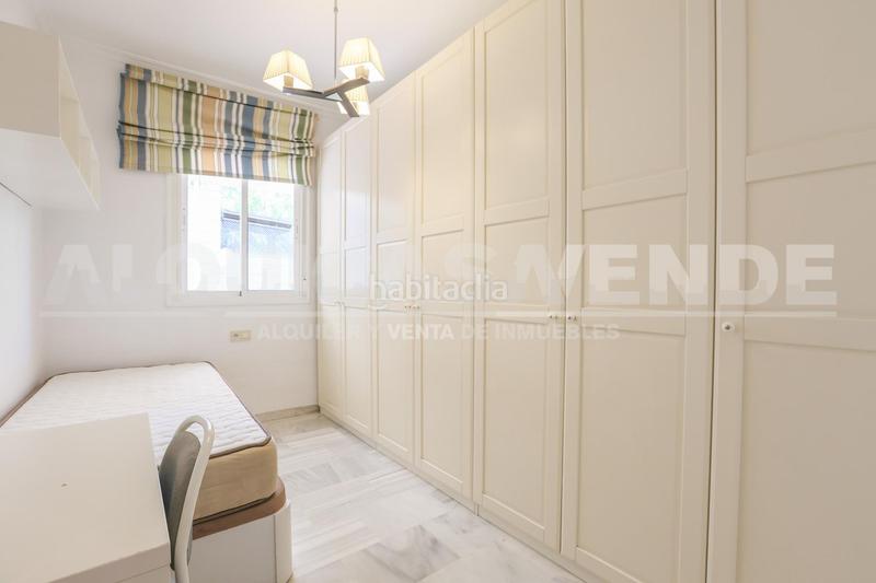 Foto e4498d8e-94d6-492f-9b82-7fb8c4e42869. Alquiler piso tomares. excelente vivienda en zona residencial con piscina y plaza de garaje. en Camas