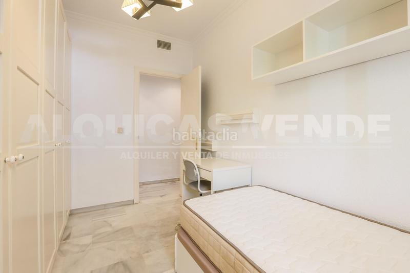 Foto ec084f8c-e6cd-4cbe-8925-373666870d2f. Alquiler piso tomares. excelente vivienda en zona residencial con piscina y plaza de garaje. en Camas