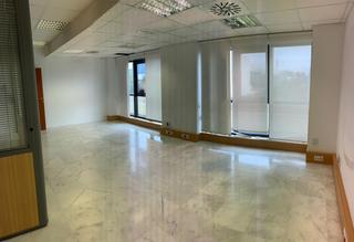 Affitto Ufficio in Triana Oeste. Isla de la cartuja. excelente oficina de 2 módulos se alquila.