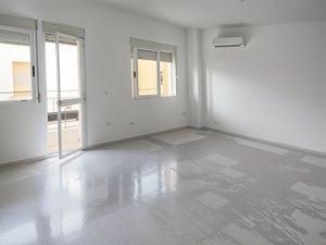 Rent Flat in Triana Este. Los remedio, república argentina. excelente vivienda familiar de