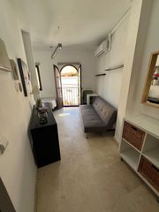Rent Penthouse in Feria. Centro feria. coqueto estudio dúplex ático junto mercado de la z