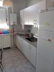 Miete Etagenwohnung in Triana Casco Antiguo. Los remedios. excelente vivienda de 4 habitaciones se alquila. e